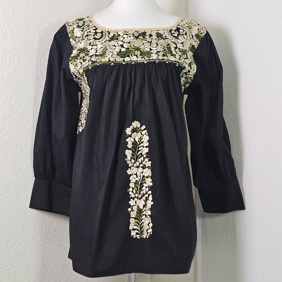 Mi Golondrina Embroidered Black Floral Tunic Top Size Small Boho Artisan Blouse - Picture 1 of 10